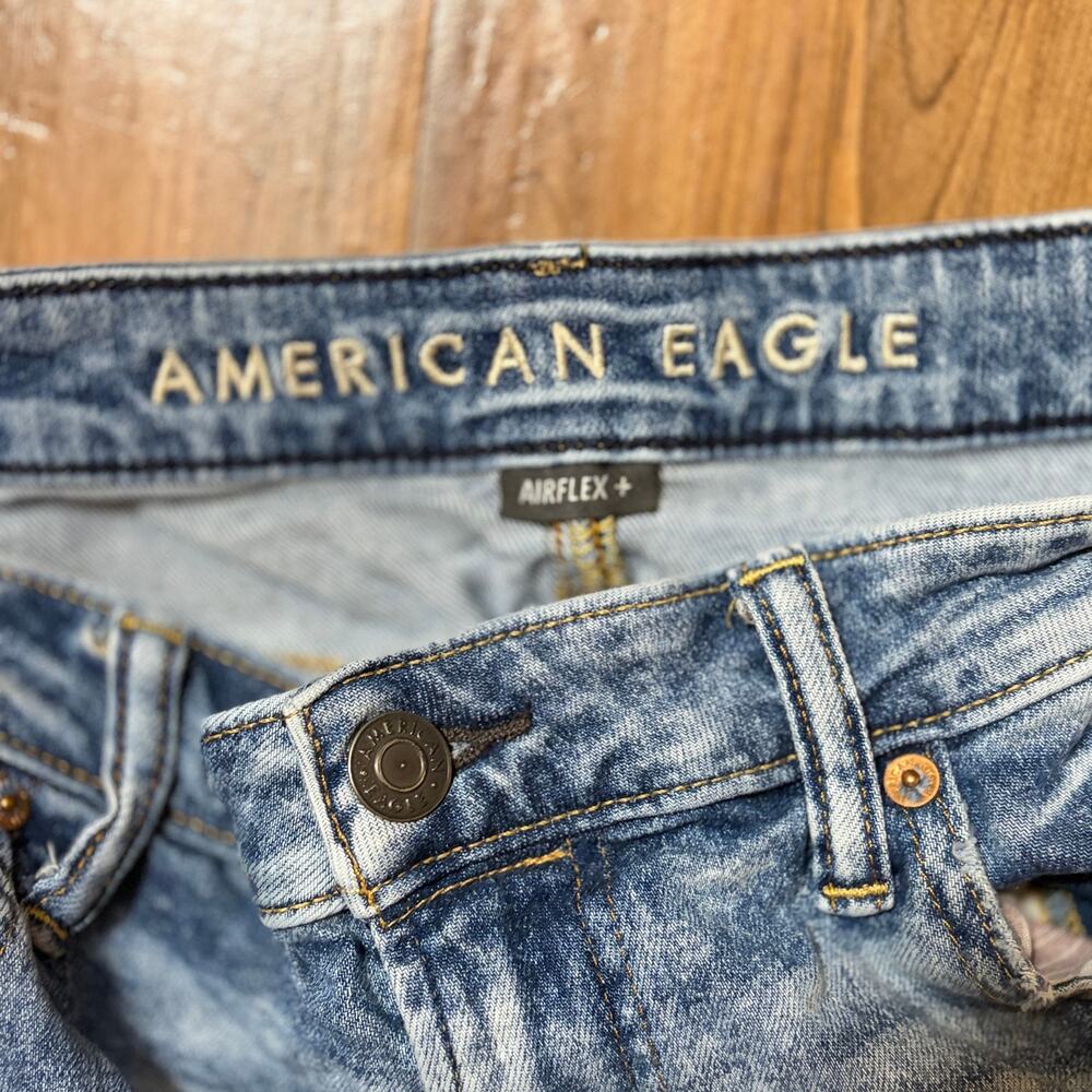American Eagle Mens AirFlex Heavily Distressed Denim Light Wash Shorts - Picture 6 of 8